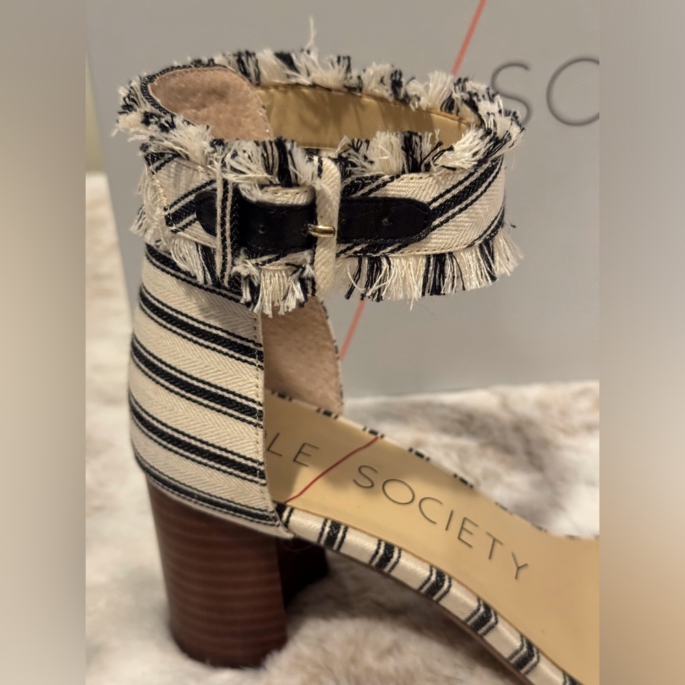 Sole Society SO-Helgah Fringe detailed Ankle Strap Sandal Size 7.5 - Picture 3 of 7